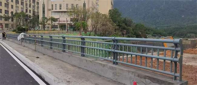 河道护栏比同行节省10%