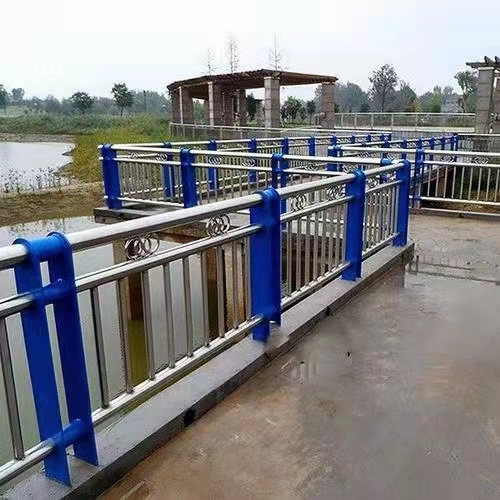 不锈钢复合管河道护栏多少钱一米