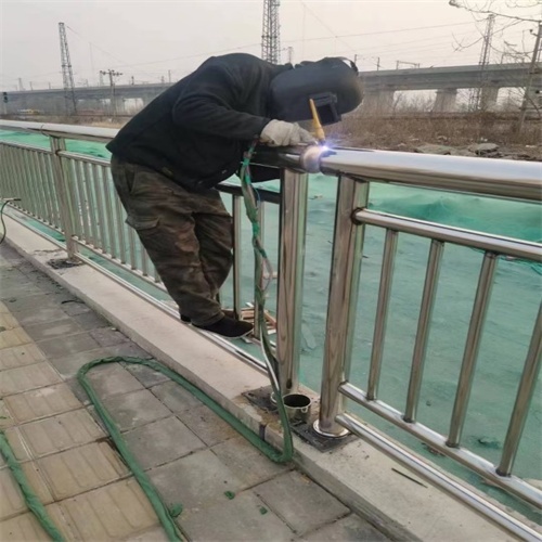 江苏桥梁护栏厂家报价欢迎您