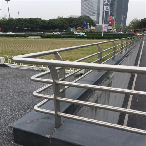 【护栏】_天桥护栏栏杆工程施工案例公路护栏桥梁护栏立柱