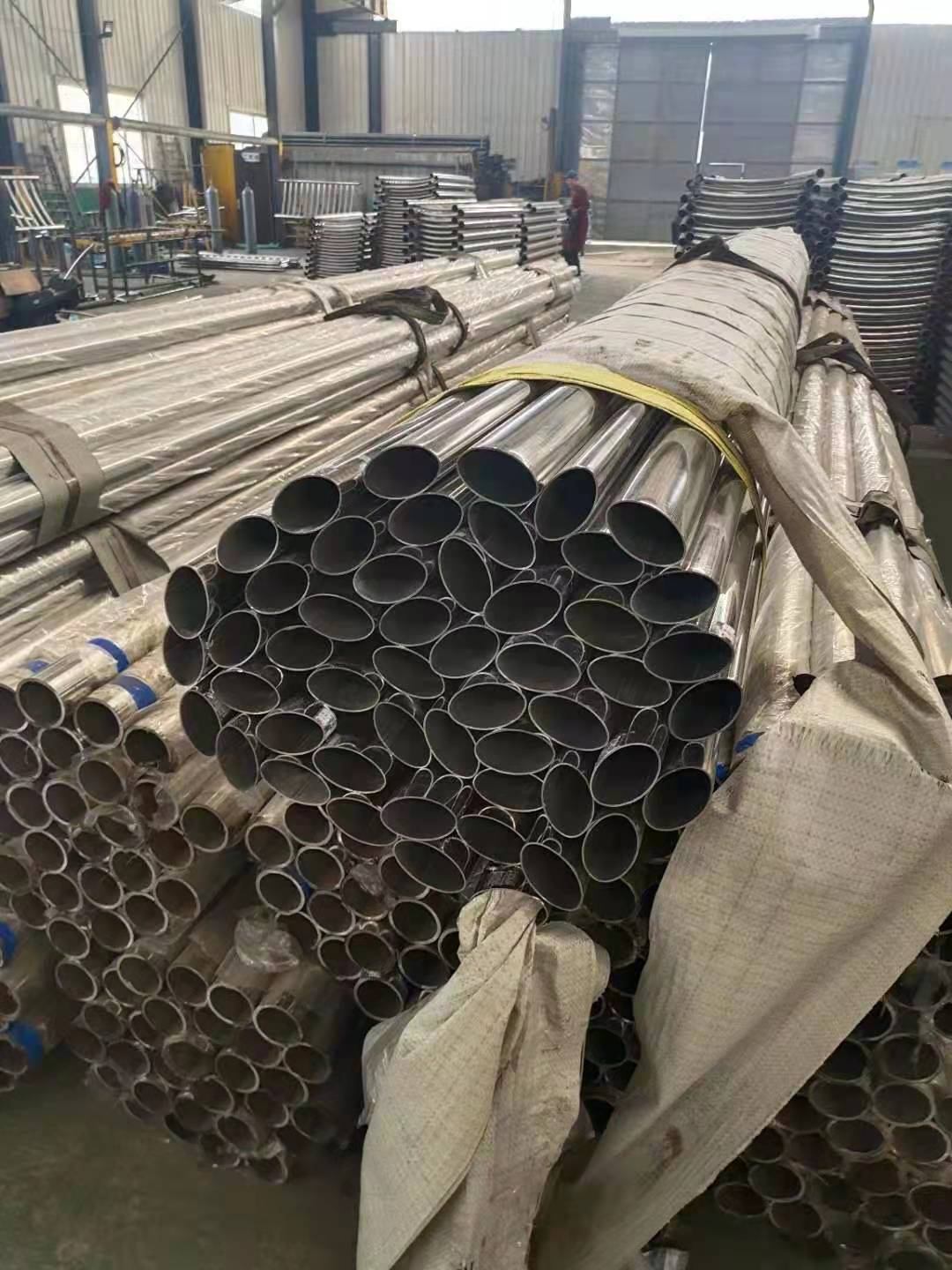 不锈钢复合管天桥护栏栏杆用心经营