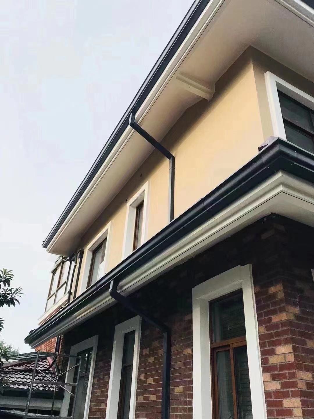 屋面铝合金接水槽施工