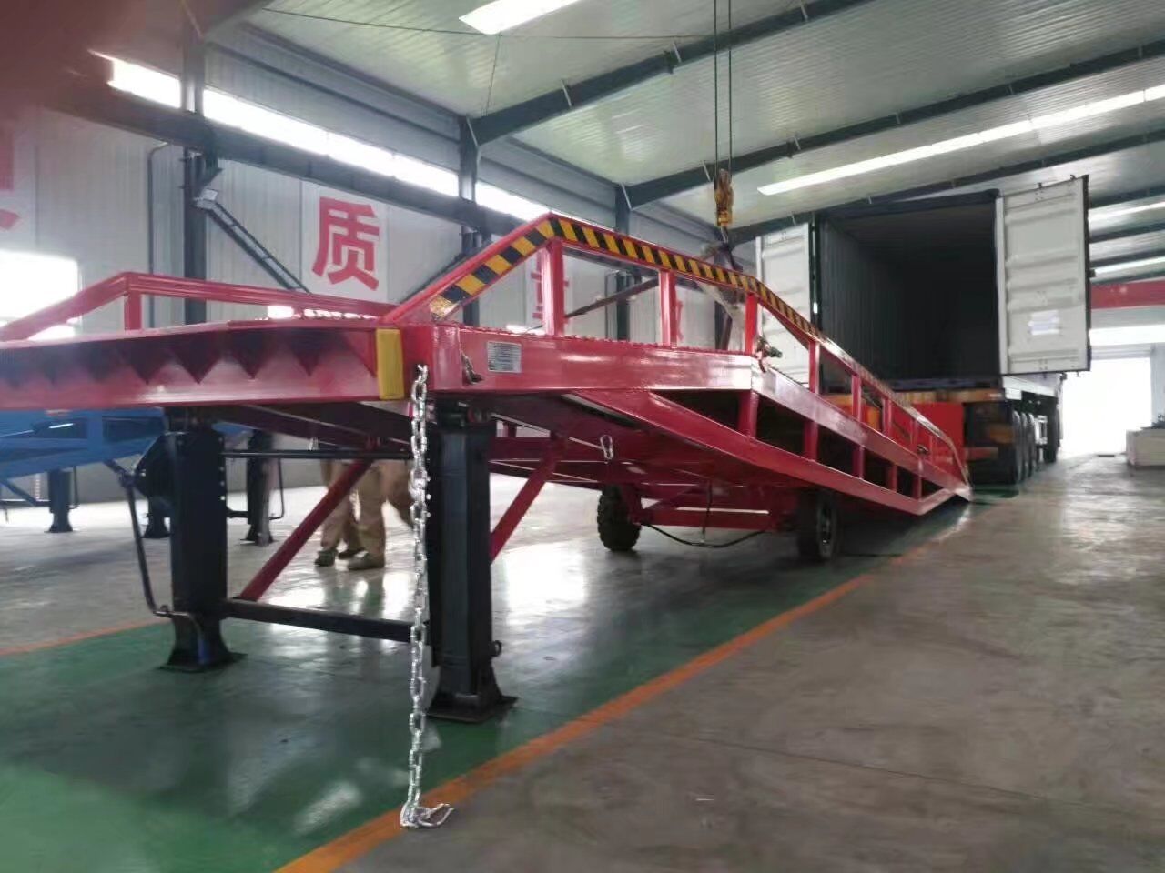 登车桥的价格安装