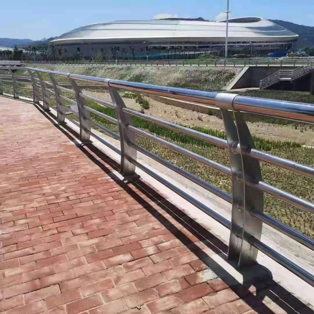 不锈钢复合管护栏图片